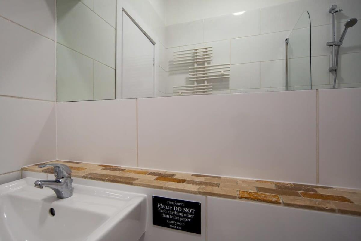 Lovely 2 Bedroom Apartment In Tooting 伦敦 外观 照片